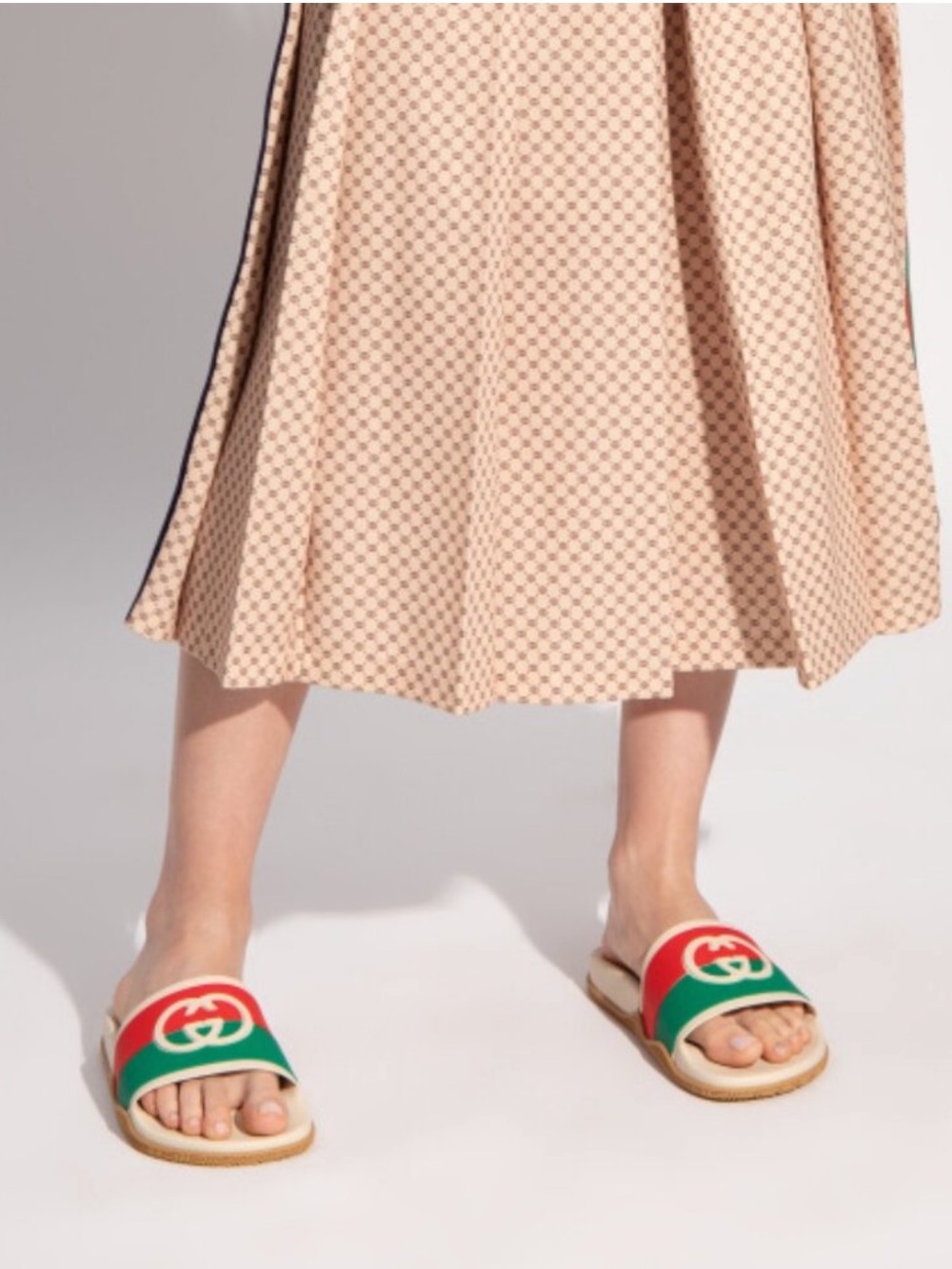 Women’s size 6 Gucci slides